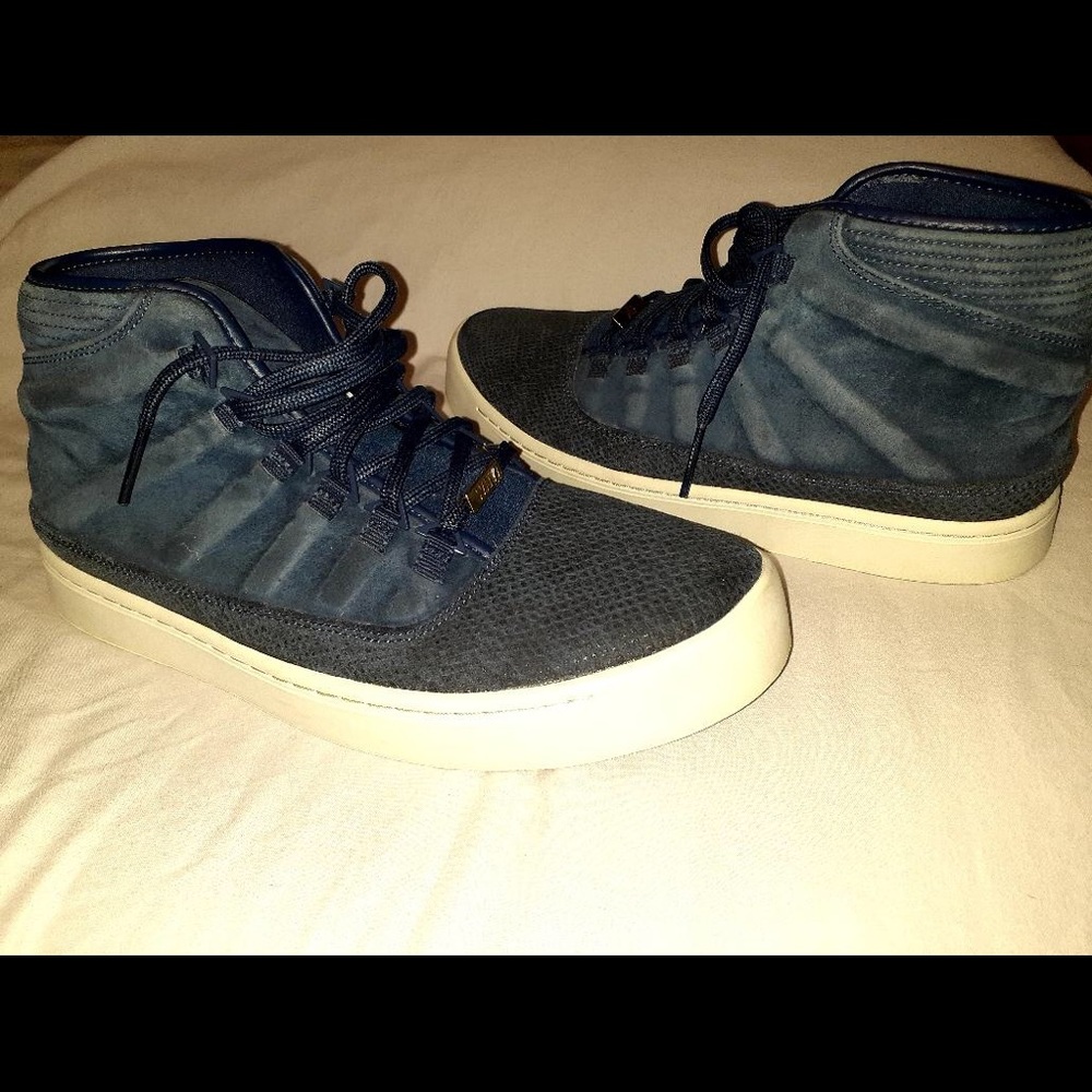 Men’s size 10.5 Jordan shoes